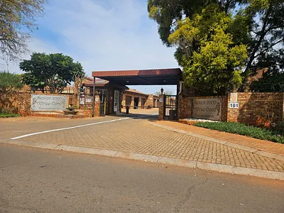 2 Bedroom Townhouse For Sale in Akasia - ur0r.webp