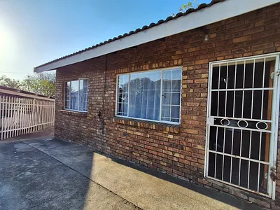 3 Bedroom Townhouse For Sale in Brits - laZ0.webp