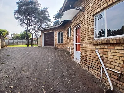 3 Bedroom House For Sale in Rustenburg - img