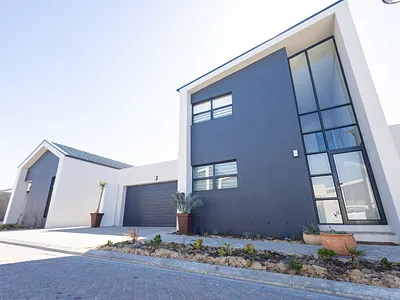 3 Bedroom House For Sale in Kuils River - rv67.webp