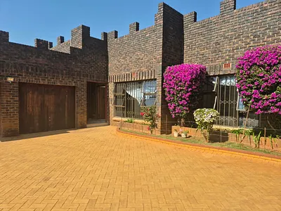 4 Bedroom House For Sale in Johannesburg - PZOZ.webp