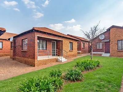 3 Bedroom Townhouse For Sale in Soweto - kepM.webp