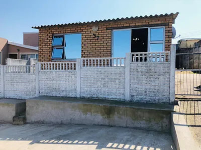 3 Bedroom House For Sale in East London - d4XO.webp