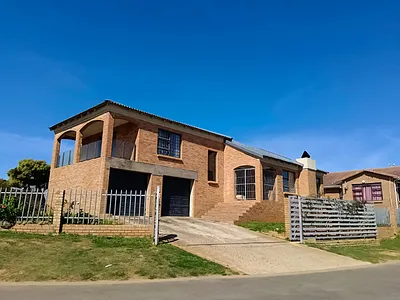 4 Bedroom House For Sale in Mossel Bay - img