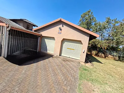 3 Bedroom House For Sale in Newcastle - JMWQ.webp