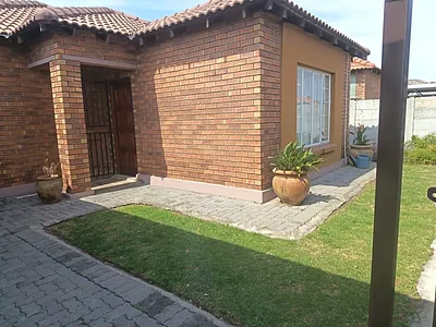 3 Bedroom House For Sale in Rustenburg - img