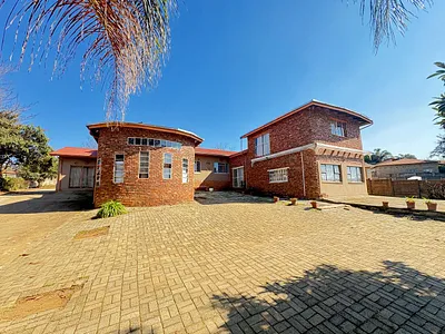 5 Bedroom House For Sale in Piet Retief - img
