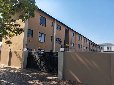3 Bedroom Apartment For Sale in Bo-dorp, Rustenburg - img