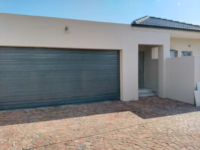 3 Bedroom Townhouse For Sale in Kuils River - VSmF.webp