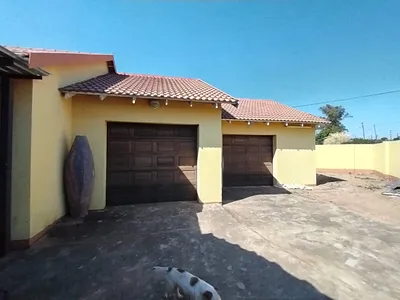 3 Bedroom House For Sale in Swartruggens - 8lWM.webp