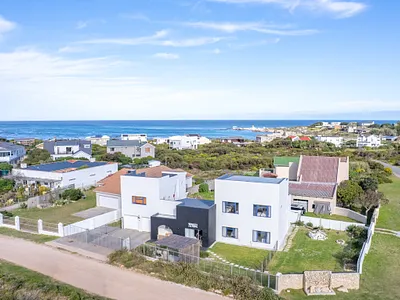 5 Bedroom House For Sale in Bettys Bay - img