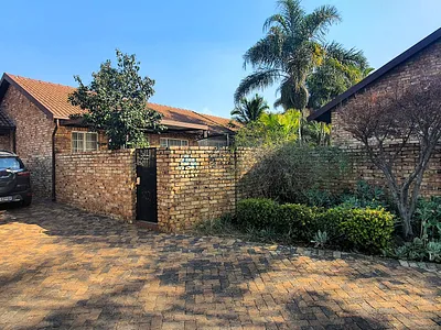 2 Bedroom Townhouse For Sale in Pretoria - EOnn.webp