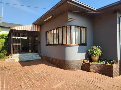 4 Bedroom House For Sale in Johannesburg - img