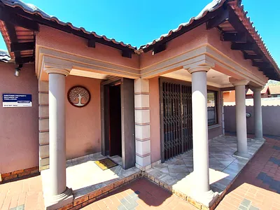 3 Bedroom House For Sale in Rustenburg - img