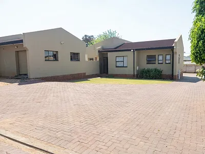 3 Bedroom House To Rent in Rustenburg - img