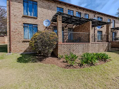 2 Bedroom Apartment For Sale in Roodepoort - 2ju1.webp