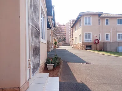 3 Bedroom Townhouse For Sale in Durban - IsPl.webp