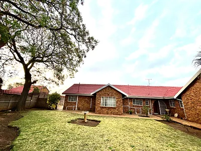 4 Bedroom House For Sale in Springs - ZbZr.webp