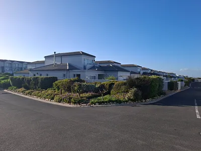 3 Bedroom Apartment To Rent in Blouberg - D5fy.webp