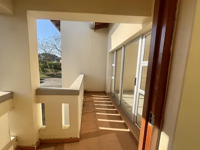 3 Bedroom Apartment For Sale in Durban North - E0zM.webp
