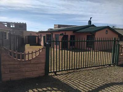 4 Bedroom House For Sale in Newcastle - NUBF.webp