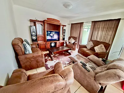 3 Bedroom House To Rent in Newcastle - hV6p.webp