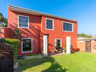 4 Bedroom House For Sale in Goodwood - ItOv.webp