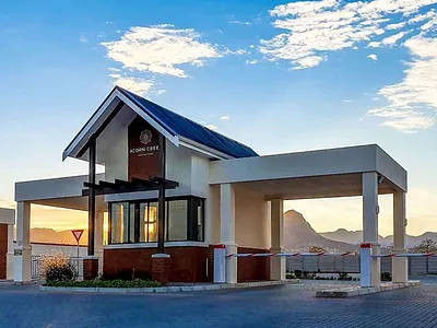 2 Bedroom Apartment To Rent in Somerset West - cUVi.webp