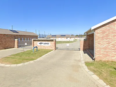 2 Bedroom Townhouse For Sale in Port Elizabeth - NBEG.webp