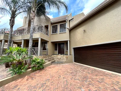 3 Bedroom Townhouse For Sale in Bedfordview - img