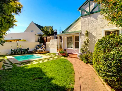 3 Bedroom House For Sale in Somerset West - 8cNp.webp