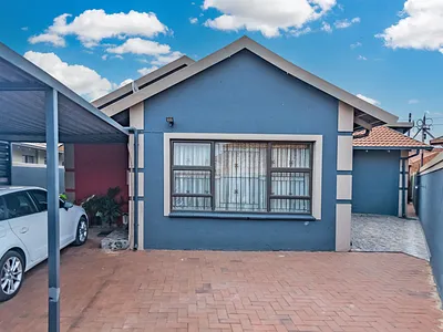 3 Bedroom House For Sale in Soweto - bX4C.webp
