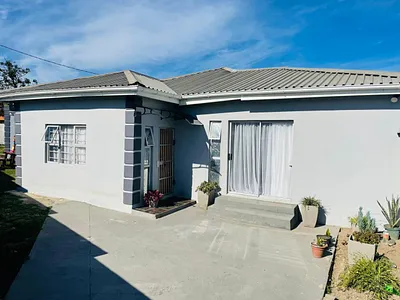 3 Bedroom House For Sale in East London - pQ6e.webp