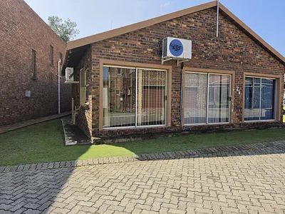 4 Bedroom House For Sale in Vaal Marina - img