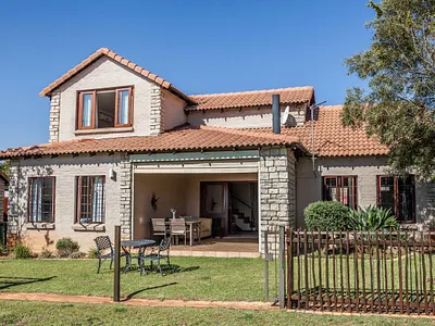 3 Bedroom Townhouse For Sale in Hartbeespoort - img