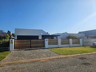 3 Bedroom House For Sale in Stilbaai West, Stilbaai - LzPp.webp