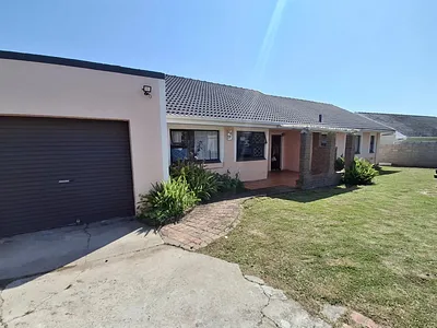 3 Bedroom House For Sale in East London - tlW0.webp