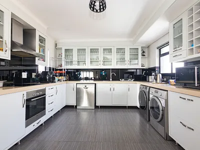 3 Bedroom Apartment For Sale in Milnerton - UYKi.webp