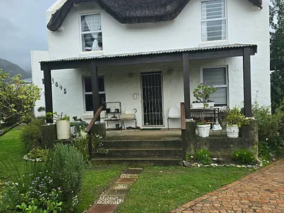 2 Bedroom House To Rent in Bettys Bay - 3Elr.webp