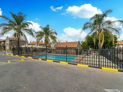 3 Bedroom Apartment For Sale in Centurion - 5Txg.webp