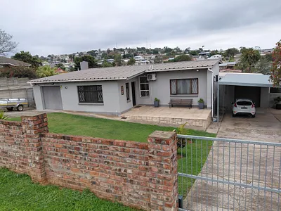3 Bedroom House For Sale in Uitenhage - 9ZoF.webp
