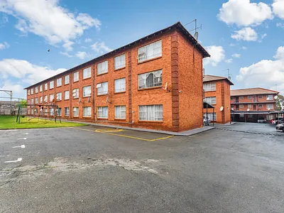 1 Bedroom Apartment For Sale in Roodepoort - s7Ei.webp