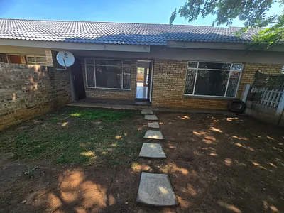 2 Bedroom Townhouse To Rent in Klerksdorp - img