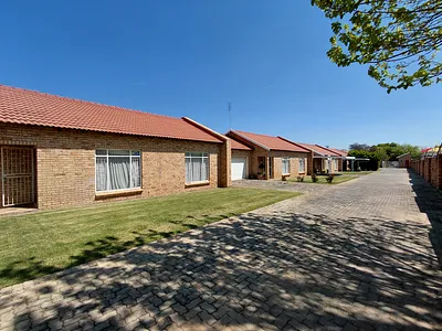 2 Bedroom Townhouse To Rent in Klerksdorp - img