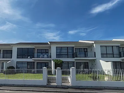 2 Bedroom Apartment To Rent in Blouberg - 5uj6.webp