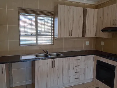 2 Bedroom Townhouse To Rent in Johannesburg - Z0CL.webp