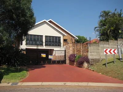 5 Bedroom Townhouse For Sale in Pretoria - UAHr.webp