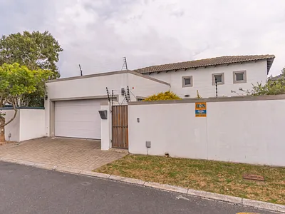 3 Bedroom House For Sale in Blouberg - X8DE.webp