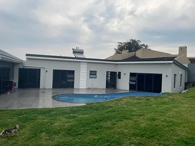 4 Bedroom House For Sale in East London - KlS6.webp