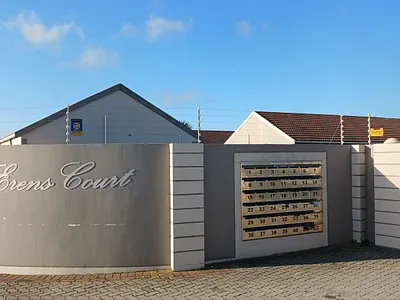 3 Bedroom Townhouse To Rent in Port Elizabeth - bEcG.webp